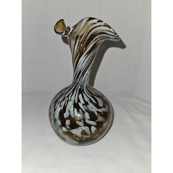 Hand Blown Glass Gold Amber And White Vase 6" Tall 4" Wide - Picture 2 of 6